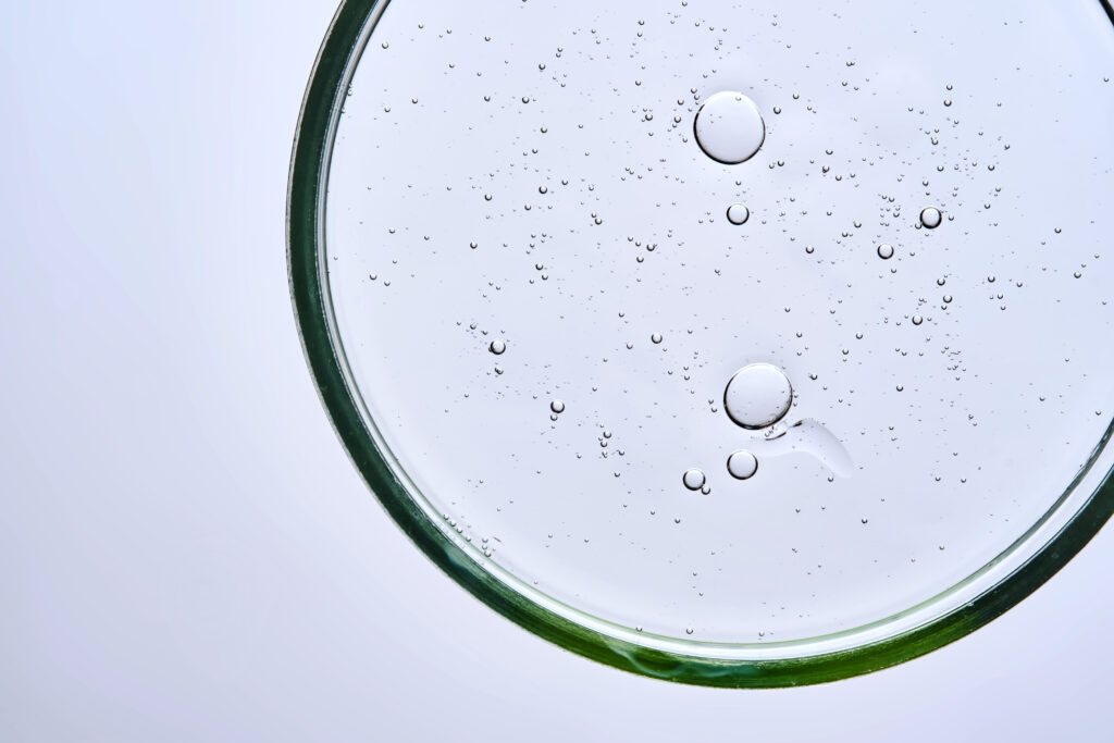 water droplets on petri dish lid condensation