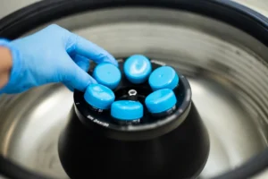 Centrifuge tubes seated in a rotor for RCF rating and workflow compatibility evaluation